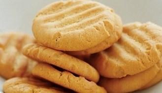 Crunchy Biscuits Remember a named box to 100g soft margarine take your Crunchy 80g castor sugar Biscuits home in 100g self-raising flour 50g porridge oats Few drops of vanilla essence (provided in