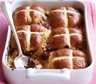 Hot Cross Bread & Butter Pudding 6 hot cross buns 25g butter 75g dark chocolate chips 2 large egg 250ml milk 1tbsp caster sugar Remember an oven proof dish to cook your pudding in Blue tray,