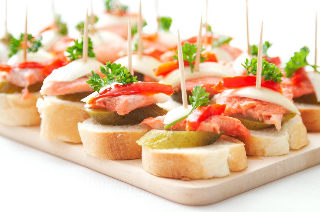 Inspired Catering P:02 8087 1866 f:02 9889 7360 www.bluestoneoptus.com.au Break fast Morning Tea lunch Catering by Bluestone Afternoon Tea canapé PLATTERS info cold & hot canapés per serve $ 14.