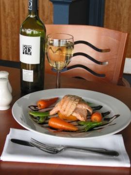 The bistro s stylish relaxing atmosphere is complimented with innovative menus for lunch and dinner.