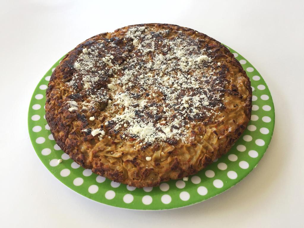 MAKE YOUR OWN ZEROODLE CAKE 150g ground beef 3 eggs Parmesan cheese to taste 3 tablespoons of tomato paste ½ onion ½ red pepper 2 garlic cloves Garlic powder to taste Onion powder to taste Worcester