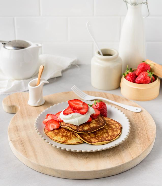 Banana Pancakes SERVES 1 NUTRITION INFORMATION PER SERVE: CALORIES 306 (1285KJ) PROTEIN 13.1G TOTAL FAT 13.9G SATURATED FAT 6.8G FIBRE 3.5G CARBOHYDRATES 35.2G TOTAL SUGAR 15.