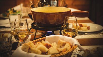 Fondue Enjoy one of the Baracca Classics: Served with 300 g of our aromatic Whymper cheese, fresh bread and small potatoes. Classic... originally and typically spicy.