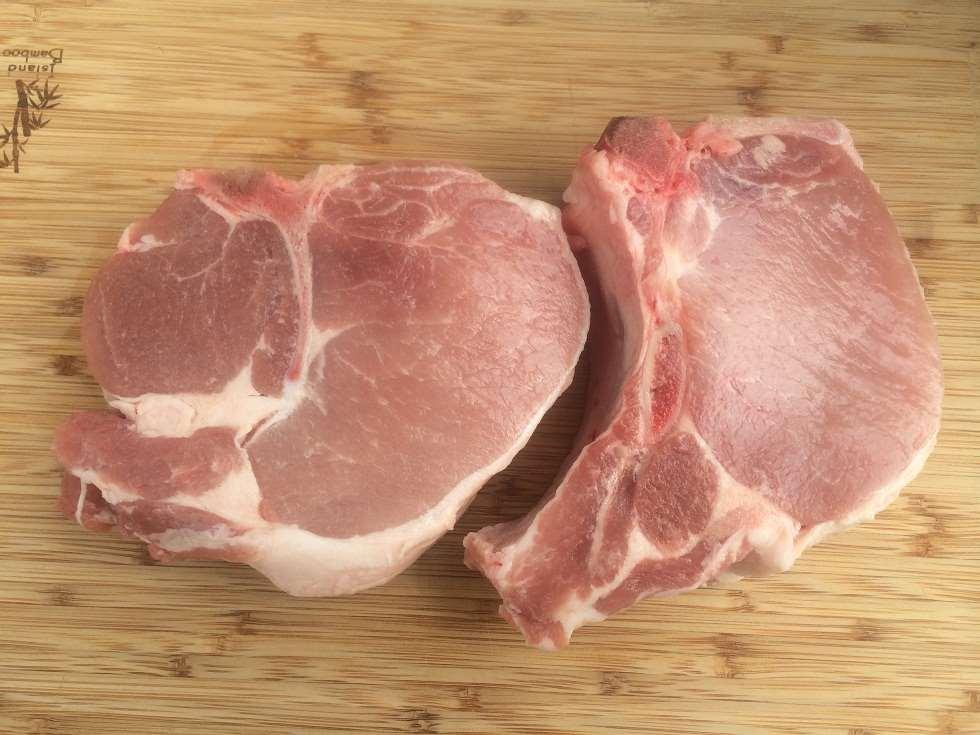 Smoked Pork Chops Step #1: Selection A great smoked pork chop has to start with a great piece of meat. You are going to want a bone-in chop that is at least one inch thick and weighs about a pound.