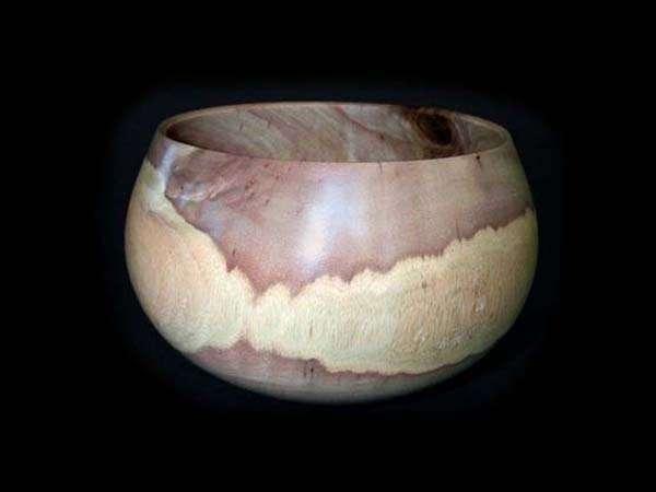 Mana `ae A small personal bowl, sometimes thought to be the same as a pua niki (small bowl) or poi bowl. This particular bowl however is often given to young children as part of their birthright.