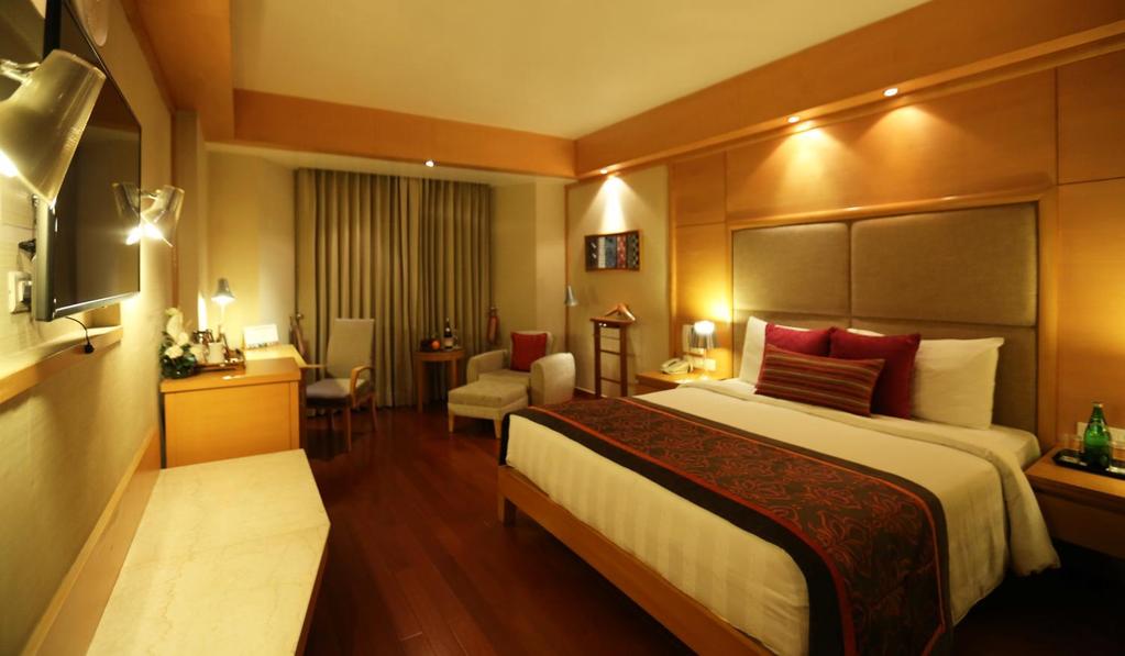 CLUB ROOM Size Of The Deluxe Room - 280 Sq. Ft.