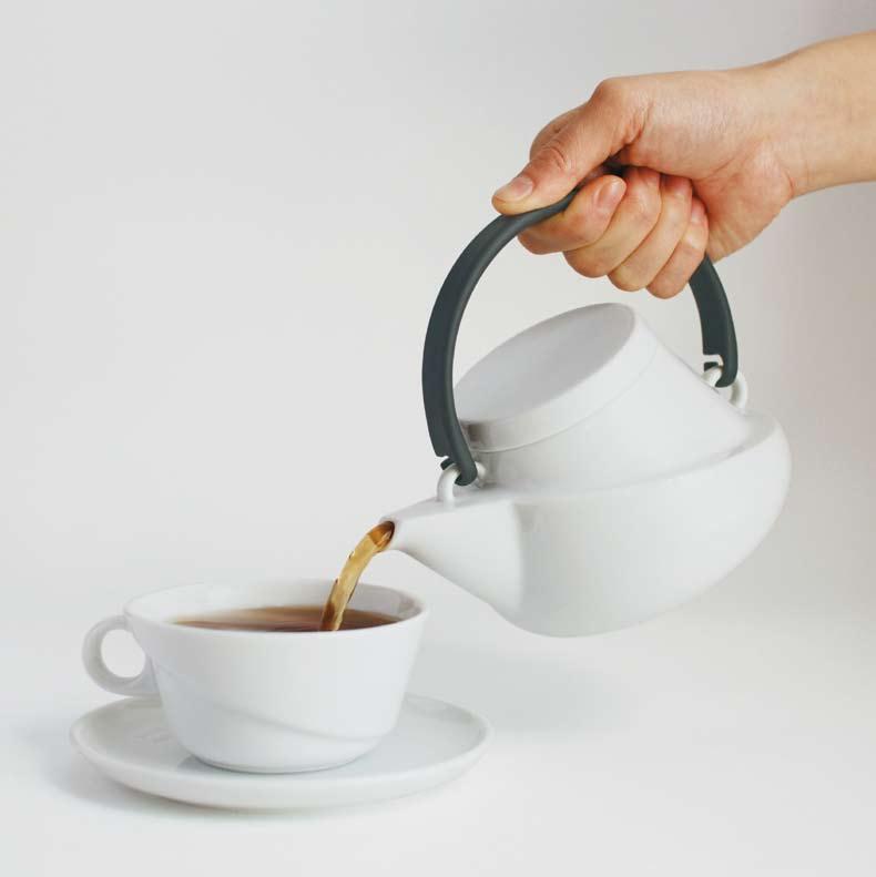 RIDGE Teaware Design Meets an Ergonomics This is a teapot based on the concept of ergonomics. The handle is designed to be held at an angle, which reduces wrist stress for easy pouring.