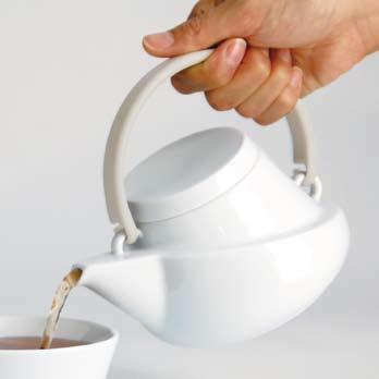The strainer is made of durable stainless steel, and can even strain small, broken tea leaves.