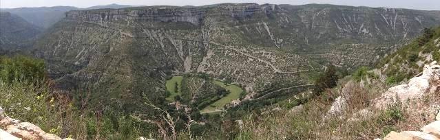 A new viewpoint has been created, with a brilliant panoramic view of the Cirque de Navacelles, the hairpin route down, the village and farms cowering in the bottom and the immense natural