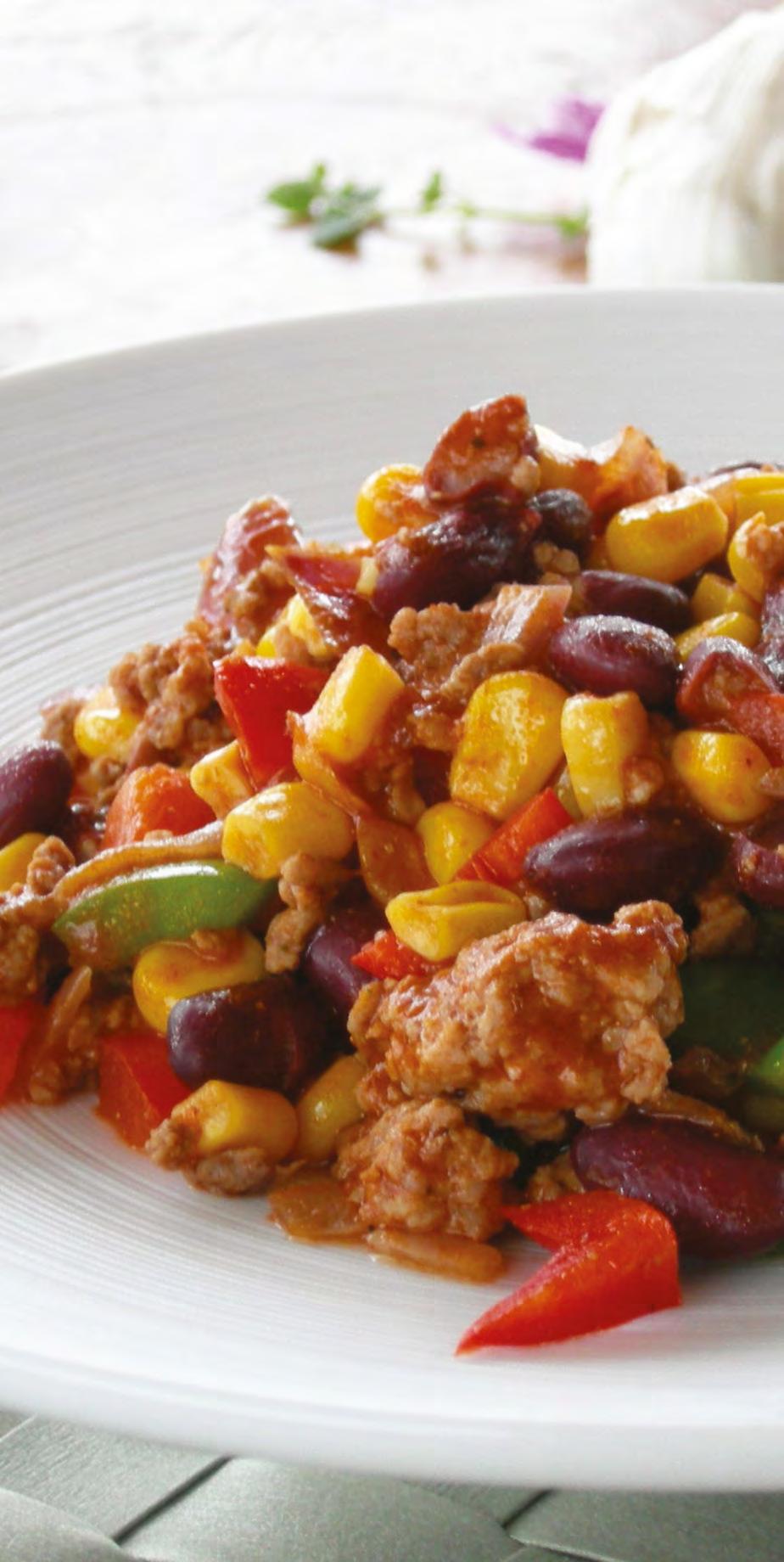 Recipe Chili con Carne For 2 servings: 7 oz lean ground meat (beef) 2 tsp olive oil 1 onion, 1 small chili peppe 1 garlic clove 1 green bell pepper 14 oz canned peeled tomatoes 2 Tbsp tomato paste 4