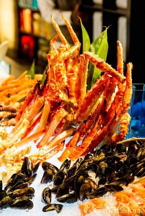 For the promotional season, the fresh seafood counter will feature a selection of delicacies specially brought in by Chef Adrian.