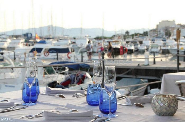 The CNCB Restaurant opened in 2006 in the Cambrils Yacht Club Building At this privileged location you can enjoy an excellent dinner with beautiful views overlooking the port Thanks to La Morera you