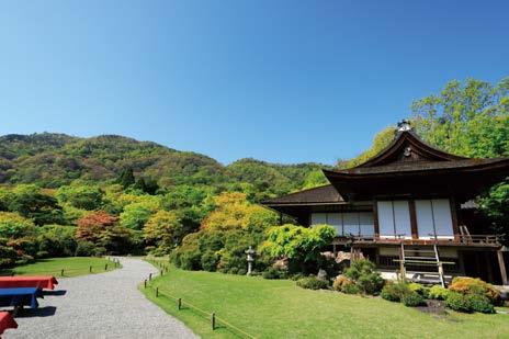 When he was 34 years old, Denjiro Okochi fell in love with the grand scenery of Ogurayama, an area mentioned in the famous Hyakunin Isshu poem anthology, and decided to create a garden in the area.