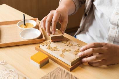 IMMERSE YOURSELF in JAPANESE EVENTS IMMERSE YOURSELF in JAPANESE CULTURE MITARASHI FESTIVAL POTTERY FESTIVAL PAINTING TRADITIONAL FANS MAKING KARAKAMI PAPER The Mitarashi Festival is held at