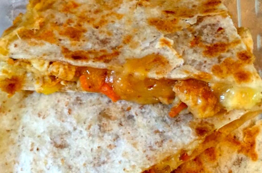 Chicken Quesadillas & Tomato Salsa Recipe by Jane Freeman APD and Sports Dietitian 20 minutes preparation and assembly time Serves 5 Chicken quesadillas 400g chicken mince 100g low fat mozzarella