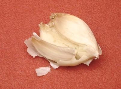 press cover broken garlic skin Peel off