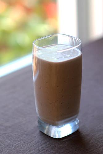 Chocolate Coconut Banana Protein Shake Prepared by Sarah Shilhavy, Photo by Jeremiah Shilhavy Servings: 1 Preparation Time: 3 minutes 1-2 heaping scoops double bonded chocolate protein powder 1