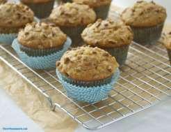 Hummingbird Cupcakes Makes 14 medium cupcakes 2 cups self-raising flour 1 cup caster sugar ½ cup desiccated coconut ½ cup grated apple 1 teaspoon bicarb of soda 440gm can crushed pineapple, drained