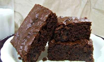 Coconut Chocolate Brownies Makes 10 Prep Time 10 mins Cook Tine 20 mins ½ cup self-raising flour ½ cup coconut ½ cup cocoa ½ cup sugar 2 eggs ½ cup low fat vanilla yoghurt 1½ tablespoons