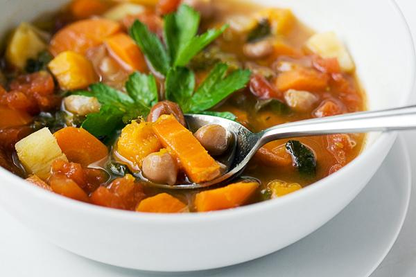 Vegetable Soup (Serves 4-5) 1 x cup carrot, sliced 1 x cup celery, sliced 1 x cup zucchini, sliced 3 x cups pumpkin, small diced 1/2 cup onion, chopped 1-2 teaspoon garlic, crushed 1/2 cup dried soup