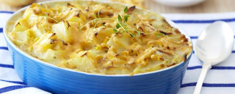 Potato Bake with Corn, Cheese and Garlic Tuesday 22nd May COOK TIME PREP TIME SERVES 01:05:00 00:05:00 6 Fried corn and chillies mixed with garlic and herb cubed potatoes make this dish an ideal meal