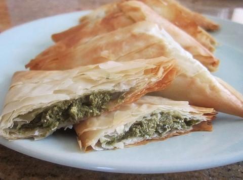 Ingredients 1 pkg. Filo 2 tbsp. olive oil 1 pound chopped spinach 1 cup chopped onions 1/2 tsp minced garlic 1 cup thinly chopped mushrooms Spinach Filo 1 pkg.