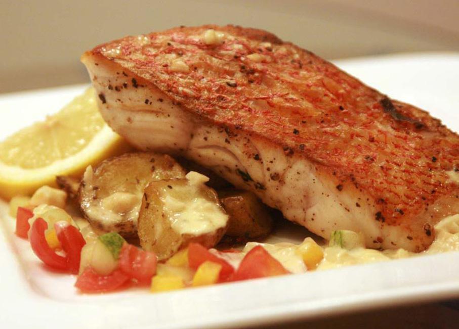 DINNER Red Snapper Supreme 3 medium red potatoes, thinly sliced 1/4 medium white onion, thinly sliced 2.