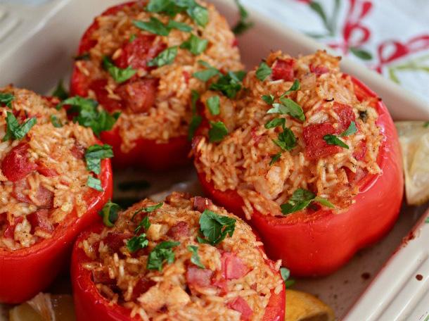 Coconut Shrimp stuffed Peppers 4 teaspoons coconut oil 1 tablespoon chopped fresh ginger 4 teaspoons chopped garlic 1/4 cup chopped fresh basil 1 cup jasmine rice, rinsed and drained 3/4 cup light