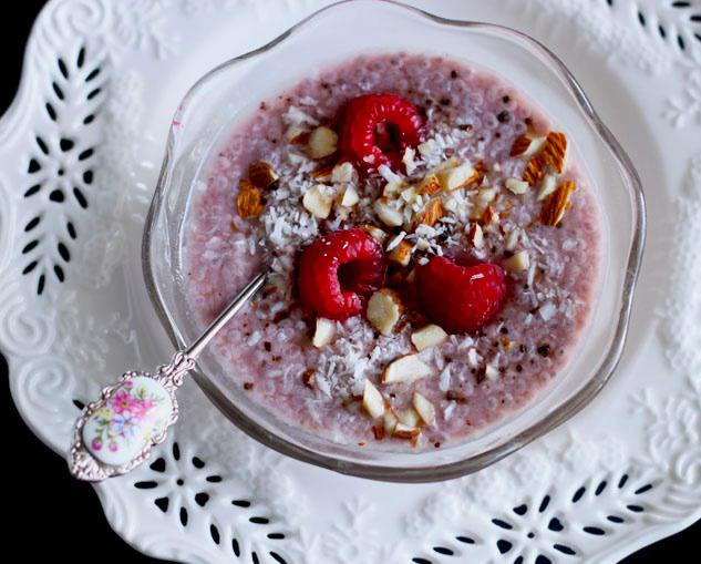 Vanilla-Almond Chia Breakfast Pudding 1 1/2 cup unsweetened almond milk 1/2 cup chia seeds 1/2 teaspoon vanilla extract 1 tablespoon raw honey or maple syrup Seasonal fruit for topping (blueberries,