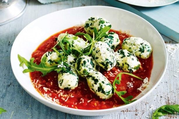 Ingredients Spinach and ricotta gnocchi with chilli tomato sauce bunches English spinach, ends trimmed, washed, drained 500g fresh firm ricotta 3 free range eggs, lightly whisked 1/2 cup (40g) finely