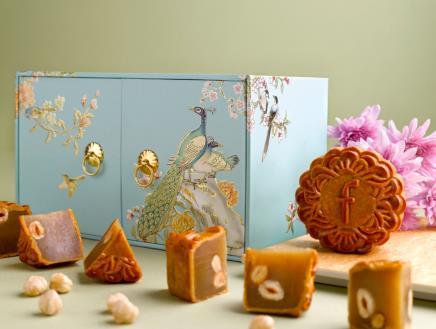 FOUR NEW FLAVOURS AND WELL-LOVED SIGNATURES HERALD THE TRADITIONS OF THIS YEAR S MID-AUTUMN FESTIVAL AT THE FULLERTON HOTELS SINGAPORE A specially commissioned Milo Dinosaur snow skin mooncake marks