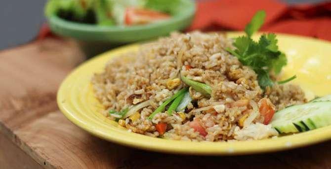 75 Spicy Fried rice Choice of beef, chicken, pork, or shrimp with sweet basil, onion, green onion, and bell pepper.