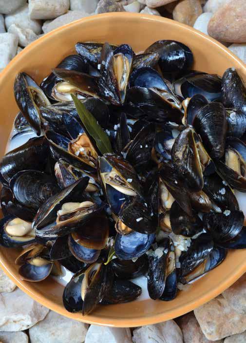 Moules Marinières (Sailor s Mussels) 4 pounds mussels 3 tablespoons butter, divided 1 large shallot, finely chopped 2 cloves garlic, minced 2 sprigs fresh thyme 1 bay leaf 1½ cups white wine ¼ cup