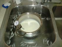 Keep water boiling Stir frequently While you are waiting for the milk to reach 185 F, fill your sink about 1/4 of the