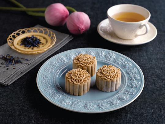 Perennial Favourite Champagne Truffle Snow-Skin Mooncake 香槟巧克力冰皮月饼 is as luxurious, irresistibly fragrant and delectably smooth as it has always been.