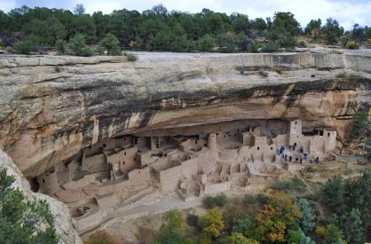 lived in large cliff dwellings 3.