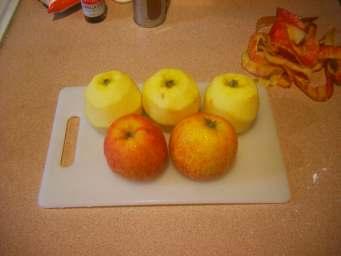 by an equivalent amount of milk. Preparation for the Apple Cake: Peel the apples.