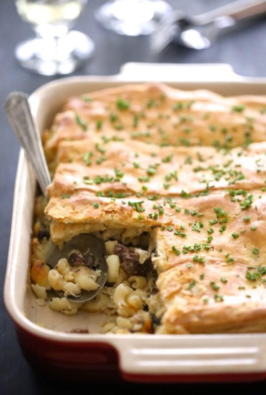 Beef Wellington Macaroni & Cheese Yield: Serves 4 to 6 Prep Time: 15 minutes Cook Time: 1 hour Ingredients: 1/2 lb beef tenderloin steaks 3 tablespoons olive oil 1/2 cup yellow onion 1/2 cup baby