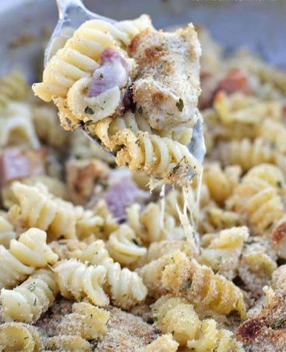 A deliciously cheesy pan pasta with savoury ham and chicken, topped with breadcrumbs.