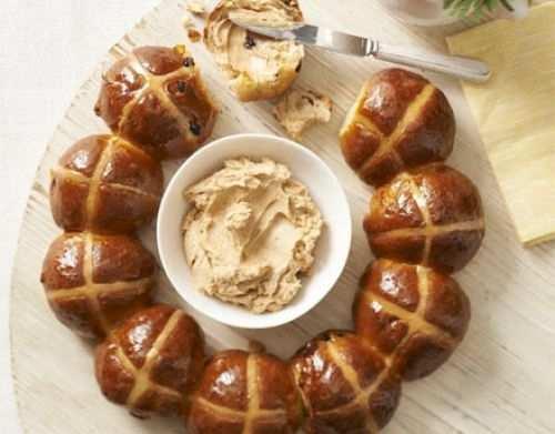 Hot cross bun ring with spiced honey butter 300ml whole milk zest 1 orange 50g butter, cubed 500g strong white flour, plus 140g for the crosses, and extra for dusting 1 tsp cinnamon 85g golden caster