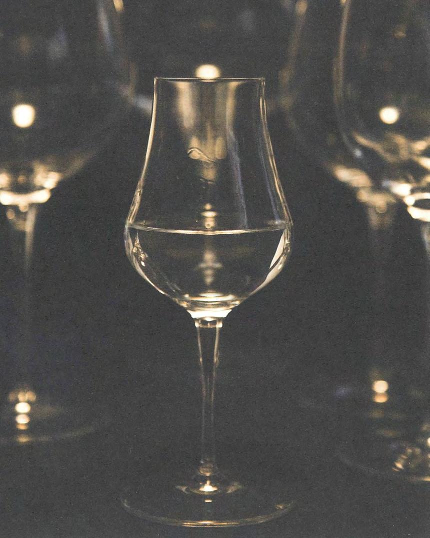 All wines have unique organoleptic properties and need to be served in a suitable glass, in order to maximise its individual characteristics.