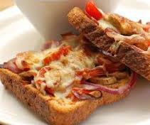 Pizza Toast SERVES 2 2 Slices of bread (or bagel, pannini, ciabatta or pitta Not French bread/baguette 2 x 15ml Spoons tomato pizza sauce/puree Choose from the following ½ Yellow/red/green pepper 1 2
