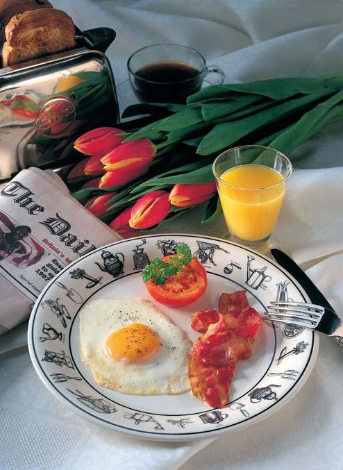 108 00016 GB 17-06-2004 14:36 Pagina 20 crisp 5 min. min. 4-5 Hors d o English breakfast Serves 2 2 eggs 4 rashers of bacon 2 tomatoes, halved or sliced 1. Preheat the crisp plate for 2. 2. Arrange the bacon and tomatoes on the crisp plate, adding a drop of oil if the bacon is very lean.