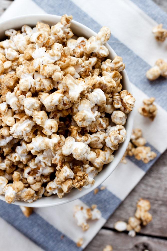 guilt-free caramel corn SERVES 4-6 We all crave that sweet treat to sit down with on the weekends. This family friendly healthified caramel corn has a fraction of the traditional amount of sugar.