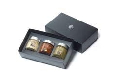 an elegant black gift box, this gift proposes a selection of