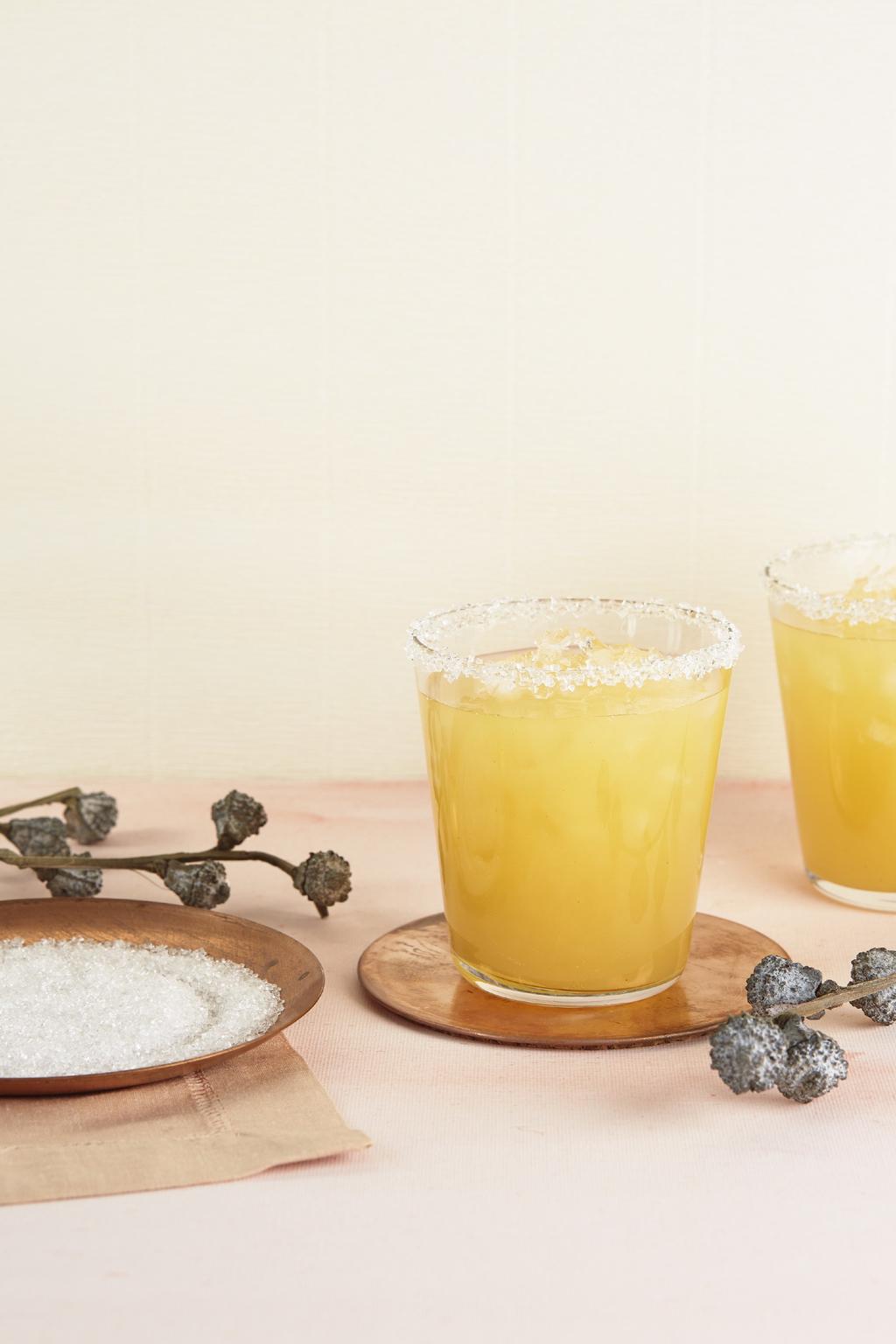 Peach Ginger Fizz This bright mocktail touts the zing of fresh ginger. Make an adult version by swapping the sparkling water for champagne or sparkling wine. 1.