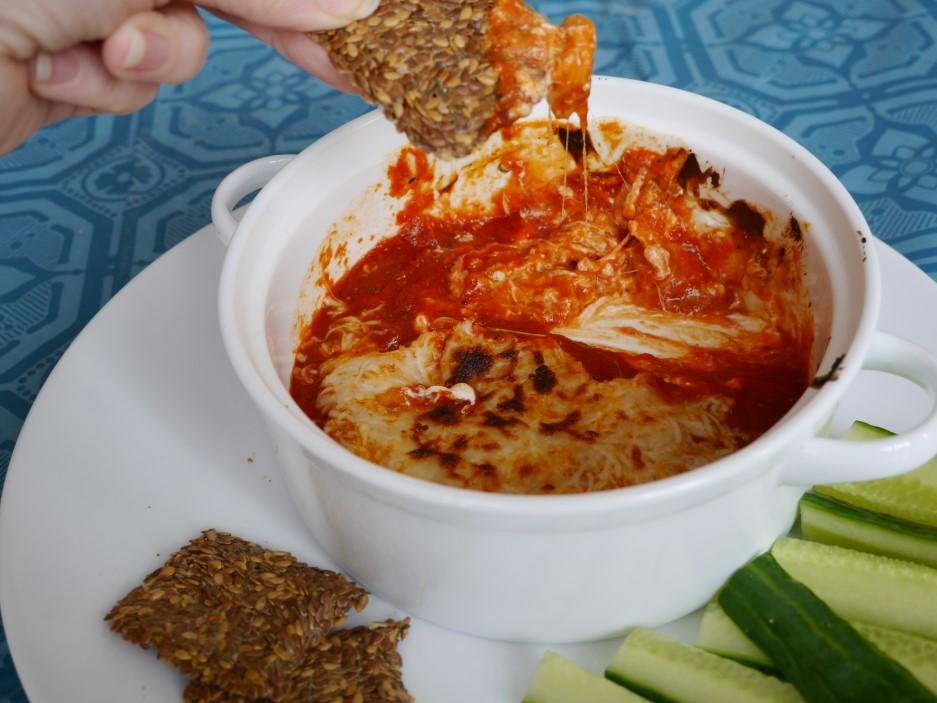 PIZZA DIP Serves 4 ¼ cup cream cheese 8oz low carb / sugar free tomato pasta sauce ½ cup shredded cheese Spread the cream cheese over the base of an oven-proof dish.