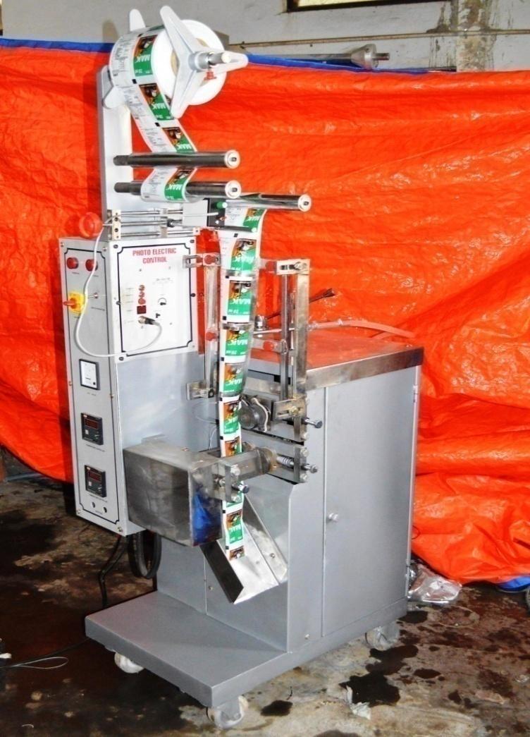 FFS (SINGLE TRACK) MACHINE This is a operator friendly and very versatile machine to pack various type of powder, granules, liquids such as shampoo, detergents, namkeen, oil,