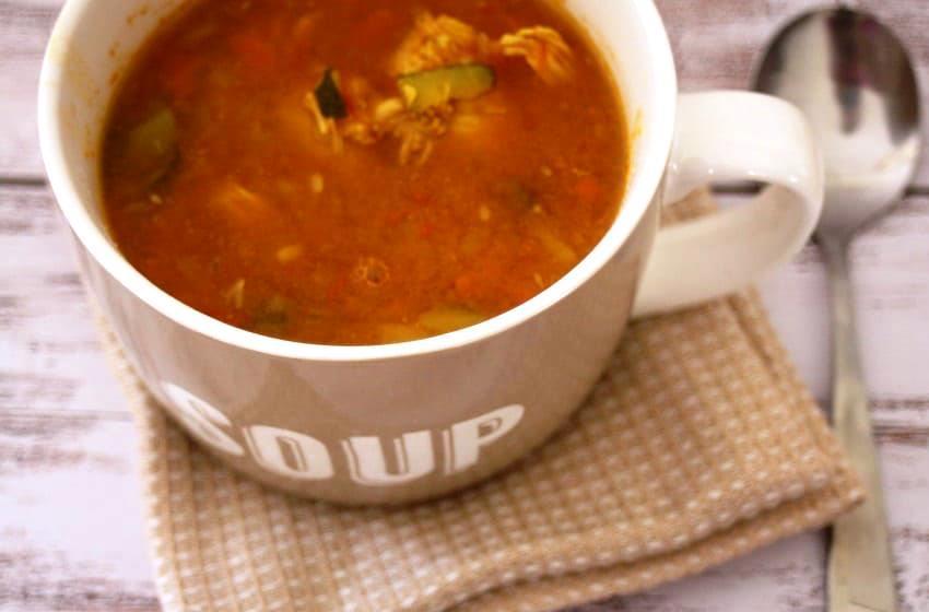 SPICY CHICKEN SOUP 5 min 18 min 4-6 This soup freezes well perfect for lunches CURRY POWDER RECIPE 1/2 brown onion 2 carrots, roughly chopped 1 zucchini, roughly chopped 1 garlic clove 2 large