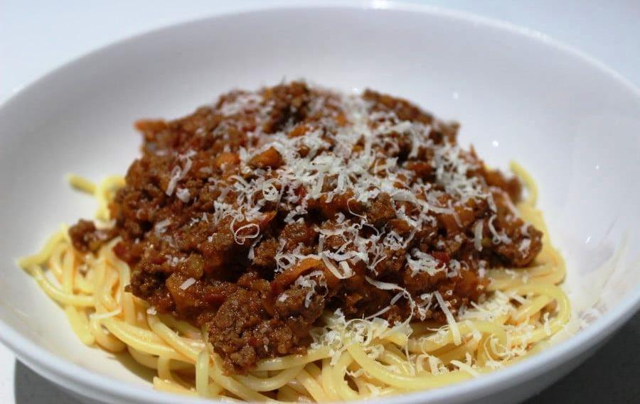 CHUNKY SPAGHETTI BOLOGNESE 10 min 30 min 6 This is the perfect spaghetti bolognese mixture with tones of hidden veggies! Your whole family will love this and won t believe it is done in the thermie.